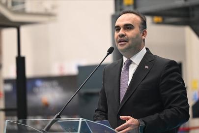 Mehmet Fatih Kacır, fındık kabuğundan sanayide kullanılan “aktif karbon” üreten firmayı ziyaret etti