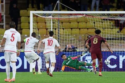 Monaco panteri Uğurcan penaltıda geçit vermedi, milli kalecinin buruk sevinci...