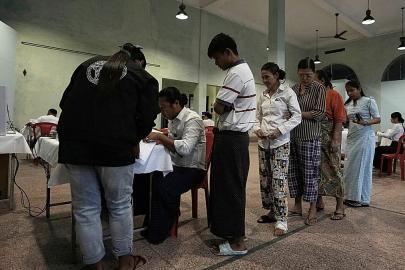 Myanmar’da darbe sonrası ilk seçim: İlk tur oylama sona erdi