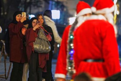 Noel süslemeleri Şam'a şenlik havası getiriyor