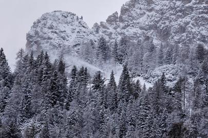 Rekor kar yağışı İtalya’daki Prato Nevoso kayak merkezini tatil öncesi beyaza bürüdü