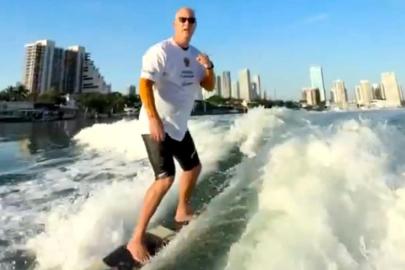 Rus özel elçisi Kirill Dmitriyev'den Miami'de sörf videosu