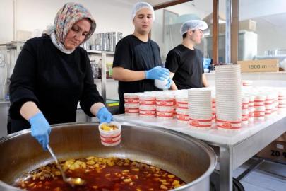 Seferihisar'da 250 vatandaşa her gün sıcak yemek Gelen Kutusu