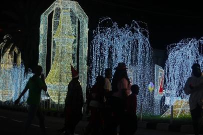 Şiddete ve artan maliyetlere rağmen Noel ışıkları Lagosluları cezbediyor