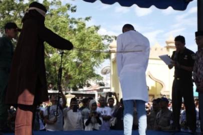 Singapur'da dolandırıcılara 'kırbaç cezası' uygulanacak