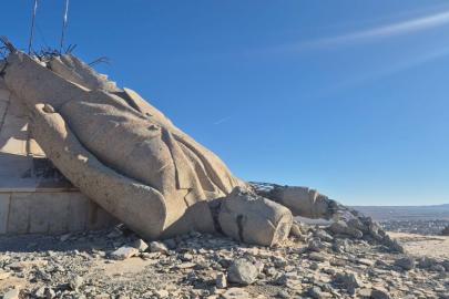Suriye'de Hafız Esad'ın heykelinden geriye enkaz kaldı