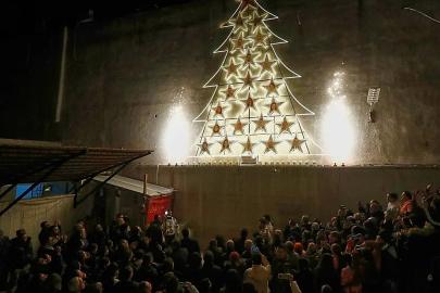 Suriye’de Hristiyanlar, kilise saldırısı sonrası Noel’i kutlamak için bir araya geldi