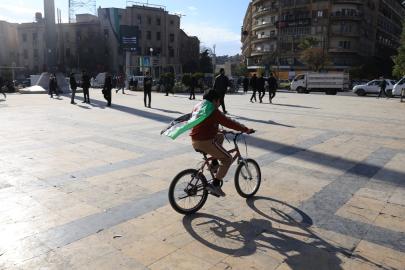 Suriye'de kutlamalara gölge düşürme çabası: Emevi Meydanı'nda patlama