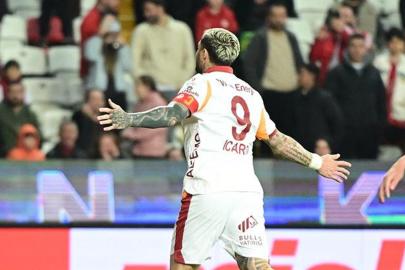 Taraftar beste söylüyor, Icardi golü atıyor! Galatasaray'ın kaptanı maça noktayı koydu
