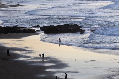 Tenerife’de dev dalgalar yine can aldı: Okyanusa sürüklenen 3 kişi hayatını kaybetti