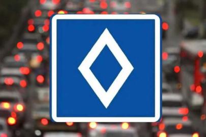 Trafikte yeni levha: Anlamını bilmeyen yandı...