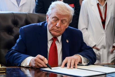 Trump, yeniden Ay'a gidilmesini öngören kararnameyi imzaladı