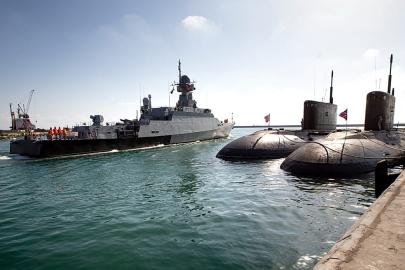 Ukrayna Rus denizaltısını ilk kez su altı dronlarıyla vurdu