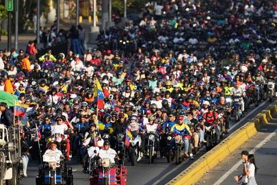 Venezuela: Hükümet yanlıları Caracas'ta motosikletli eylemle ABD müdahalesini protesto etti