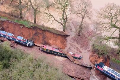 Video: Birleşik Krallık'taki Shropshire'de dev çukur tekneleri yuttu