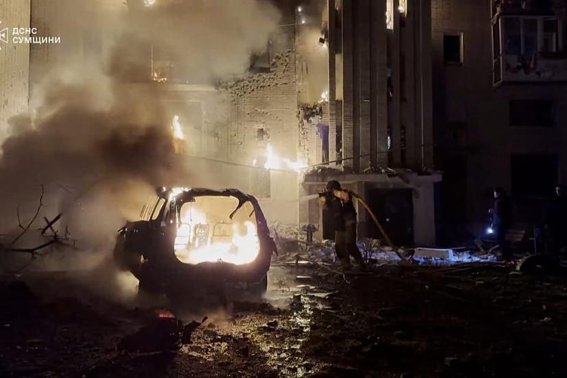 Yeni Rus İHA saldırıları Ukrayna'da Sumı bölgesini vurdu, yangınlar sürerken sakinler tahliye edildi