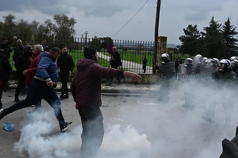 Yunanistan'da sübvansiyon krizi: Çiftçilerin havalimanını abluka girişimine polis müdahalesi