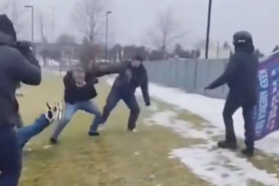 ABD'de bir ICE savunucusu, eylemci grubuyla tek başına kavga etti