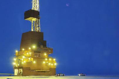 ABD'de petrol sondaj platformu devrildi: Alevler etrafı sardı