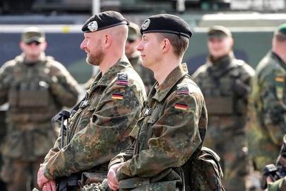 Alman ordusundan acil durumlar için balonlu bilgilendirme tatbikatı