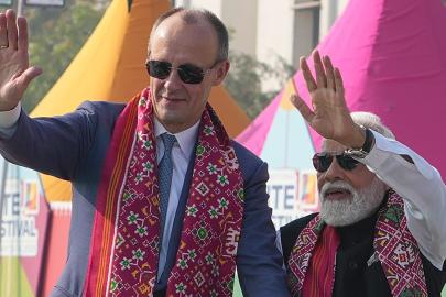 Almanya Başbakanı Merz, ekonomik ve savunma ilişkilerini güçlendirmek için Hindistan'da
