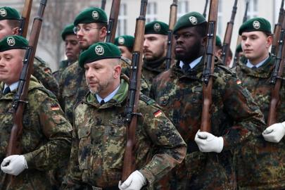 Almanya’da 700 bin gence askerlik için mektup göndermeye başlandı