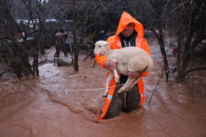 Antalya'da ekipler olumsuzluklara müdahale etti