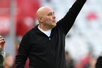 Antalyaspor teknik direktörü Sami Uğurlu: 'Takım daha yukarıya çıkıyor'