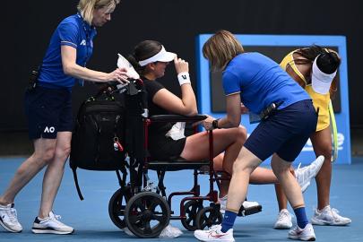 Avustralya Açık'ta Stakusic korttan tekerlekli sandalyeyle ayrıldı