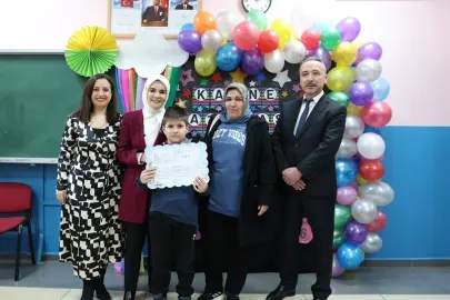 Bakan Göktaş, şehit ve gazi çocuklarının ilk karne heyecanına ortak oldu