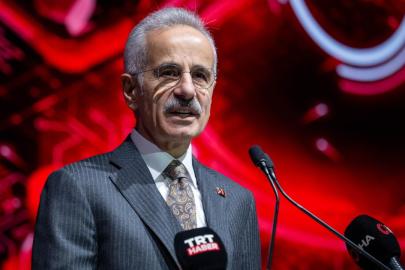 Bakan Uraloğlu: 5G ihalesiyle 3 milyar 534 milyon dolar gelir elde ettik