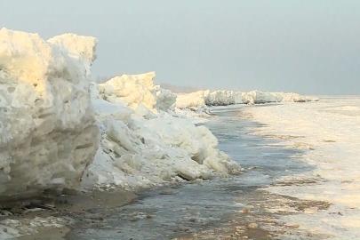 Baltık Denizi kıyısında nadir buz sırtları bilim insanlarının ilgisini çekiyor