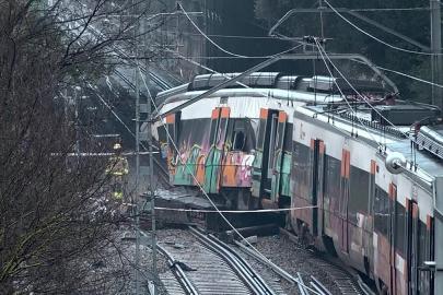 Barcelona yakınlarında tren kazası: Acil ekipler kaza yerine sevk edildi