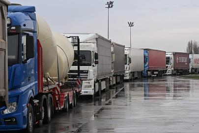 Batı Balkanlı tır şoförleri, Schengen vize kısıtlamaları nedeniyle AB sınırlarını kapattı