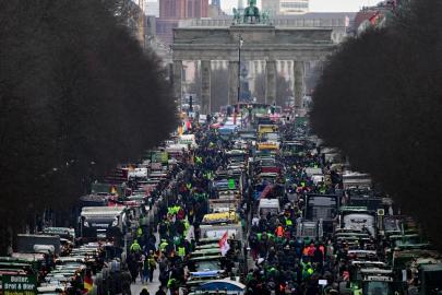 Berlin sokaklarında tarım politikalarına traktörlü tepki