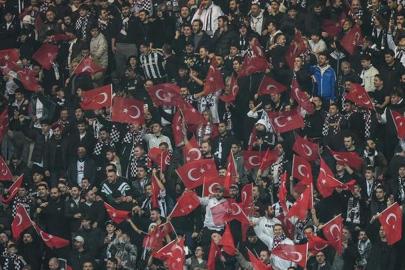 Beşiktaş taraftarları yönetimi istifaya davet etti