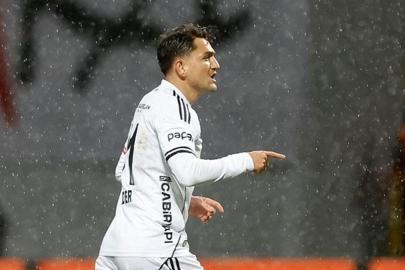 Beşiktaş'ın yıldızı Cengiz Ünder: 'Taraftarımızdan özür dileriz'