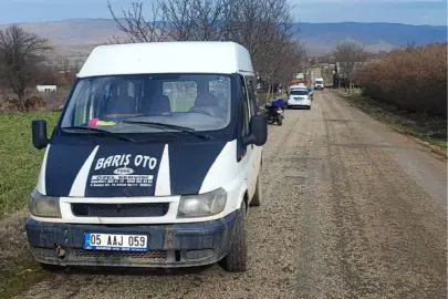 Bilecik Pazaryeri'nde motosiklet ile minibüs çarpıştı!