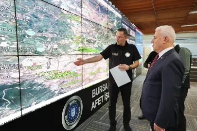Bursa'da Başkan Bozbey'den lodos uyarısı... Gelişmeleri AKOM'dan takip etti
