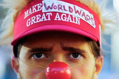 Davos'ta yüzlerce kişi Trump'ı ve Dünya Ekonomik Forumu'nu protesto etti