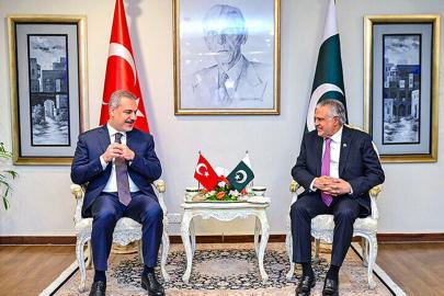 Dışişleri Bakanı Hakan Fidan, Pakistanlı mevkidaşı Dar ile görüştü