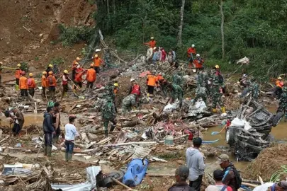 Endonezya'da toprak kaymasında ölü sayısı 25'e çıktı