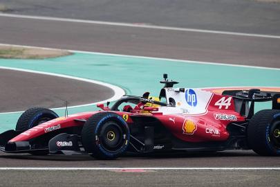 F1’de yeni dönem: Barcelona testleri kapalı kapılar ardında başladı