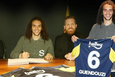 Fenerbahçe transferi resmen açıkladı: Guendouzi'den 4,5 yıllık imza