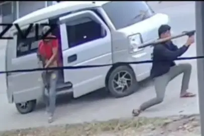 Filipinler'de roketatarlı saldırı: Belediye başkanının aracı bana mısın demedi