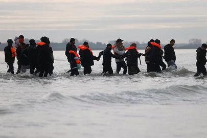 Fransa, göçmen karşıtı eylemleri nedeniyle 10 İngiliz aşırı sağcı aktivistin ülkeye girişini yasakladı