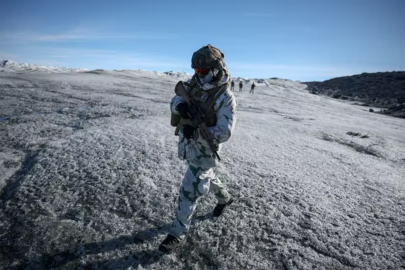 Fransa, ilk askeri birliğini Grönland'a gönderdi
