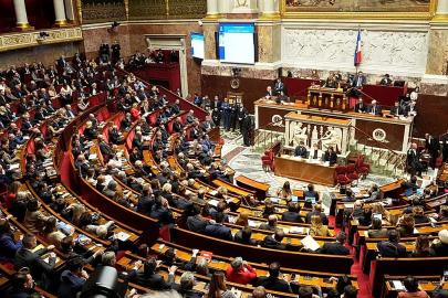 Fransa’da eski senatör, bir milletvekiline uyuşturucu yoluyla cinsel saldırı teşebbüsüyle yargılanıyor