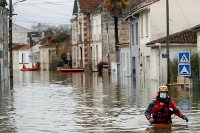 Fransa'da şiddetli yağışlar nedeniyle sel uyarısı