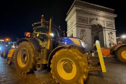 Fransız çiftçiler AB-Mercosur anlaşmasına karşı Paris'i traktörlerle kuşatıyor